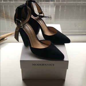 Modern Vice Sara black suede heel